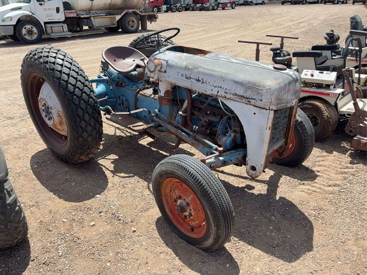 ford-tractor-image-2