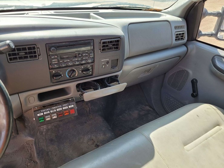 2004-ford-f550-image-23