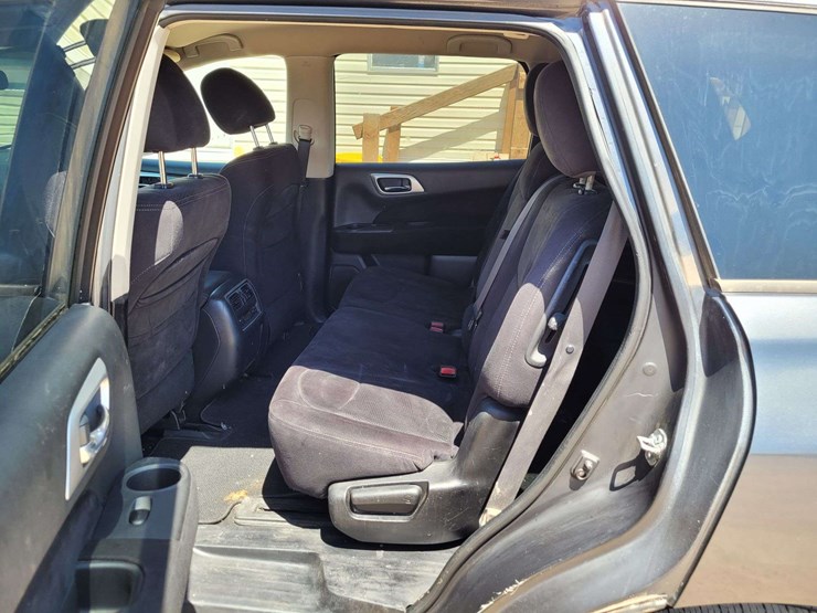 2013-nissan-pathfinder-image-11