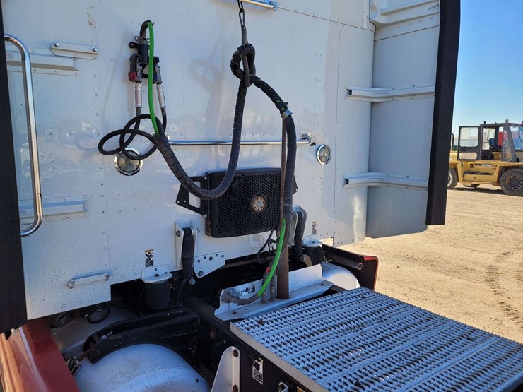 2014-peterbilt-386-image-9