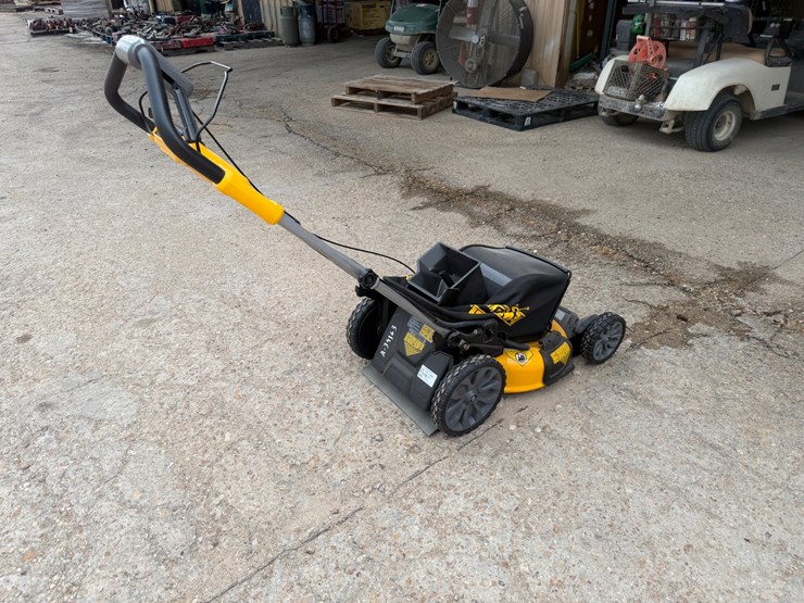 #2005-•-dewalt-rwd-push-mower-image-3