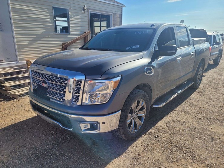 2017-nissan-titan-image-1
