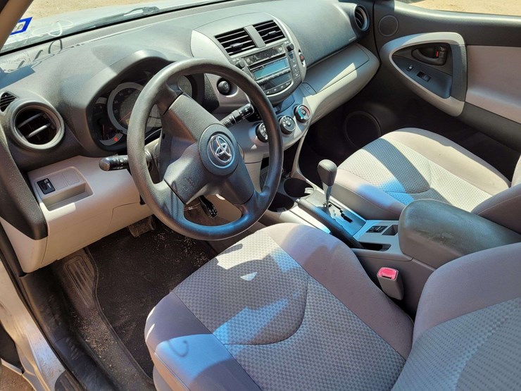 2006-toyota-rav4-image-13