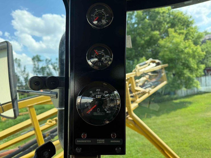 rogator-864-sprayer-image-29
