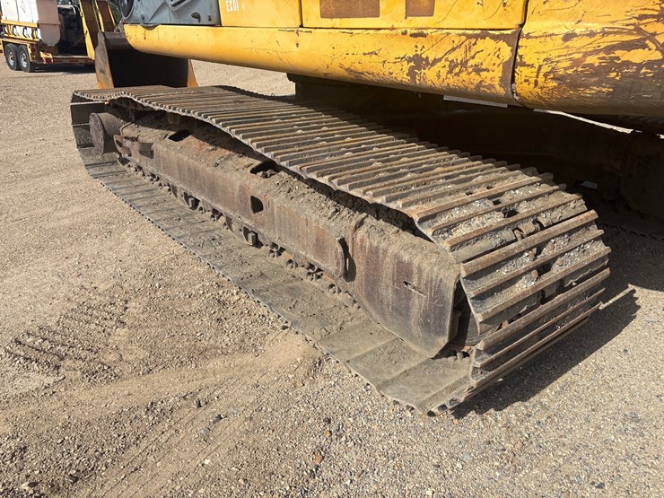 2010-deere-240d-lc-image-12