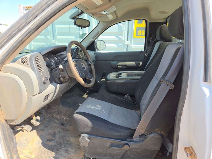 2009-gmc-sierra-2500hd-image-12