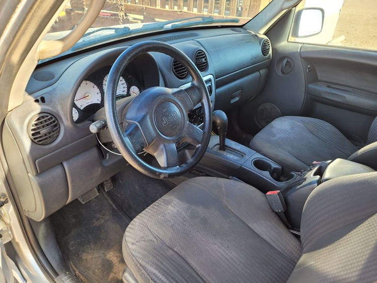 2003-jeep-liberty-sport-image-13