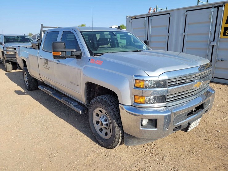 2017-chevrolet-silverado-2500-lt-image-2