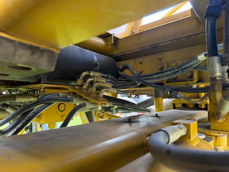 rogator-864-sprayer-image-22