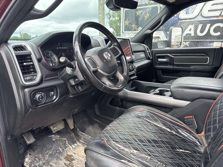 2022-ram-2500-big-horn-image-18