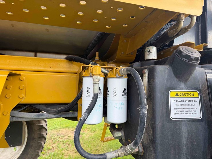 rogator-864-sprayer-image-18