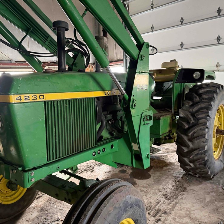 JOHN DEERE 4230