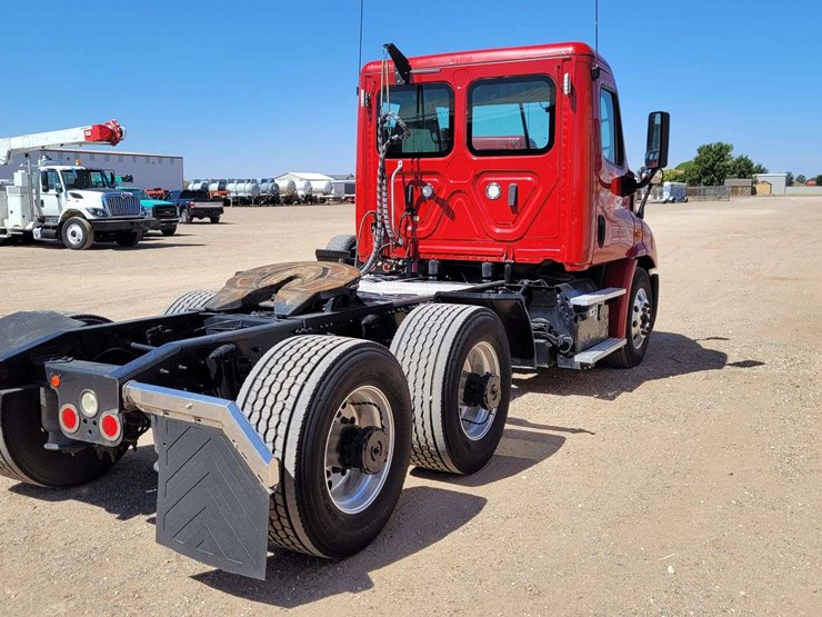 2019-freightliner-cascadia-113-image-5
