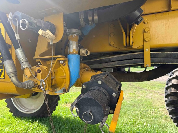 rogator-864-sprayer-image-23