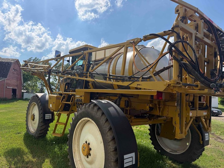 rogator-864-sprayer-image-3