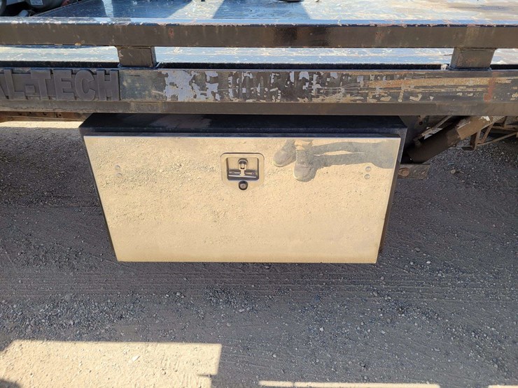 2004-ford-f550-image-16