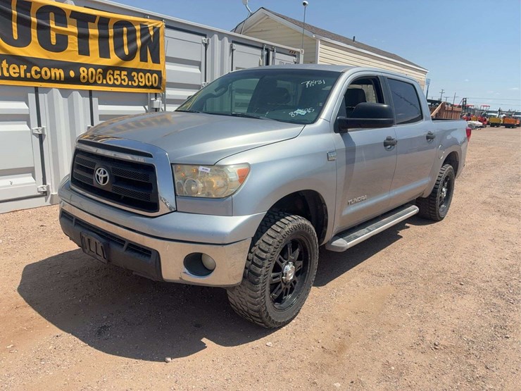 2010-toyota-tundra-image-1