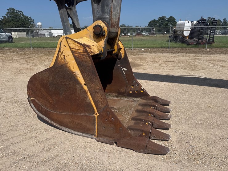 #16331-•-2023-deere-350p-hydraulic-excavator-image-4