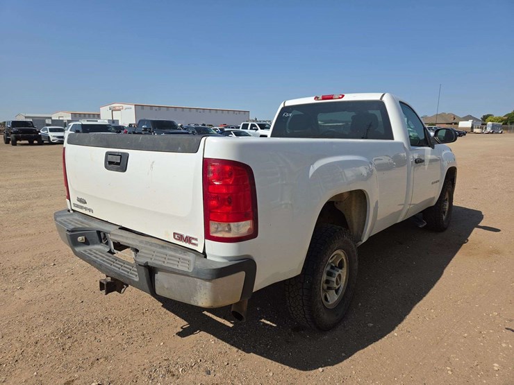 2009-gmc-sierra-2500hd-image-3