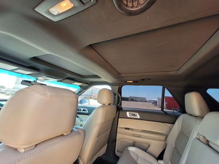 2012-ford-explorer-limited-image-13