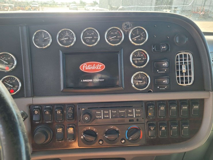 2014-peterbilt-386-image-19
