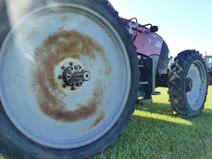 2017-case-ih-farmall-140a-image-7