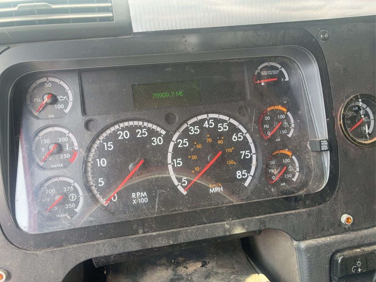 2009-freightliner-cascadia-125-image-43