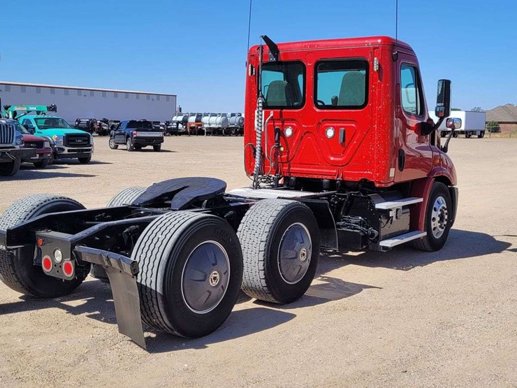 2019-freightliner-cascadia-113-image-5