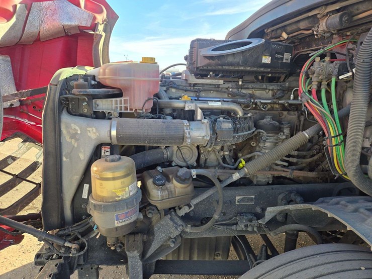 2019-freightliner-cascadia-123-sleeper-cab-truck-tractor-image-35