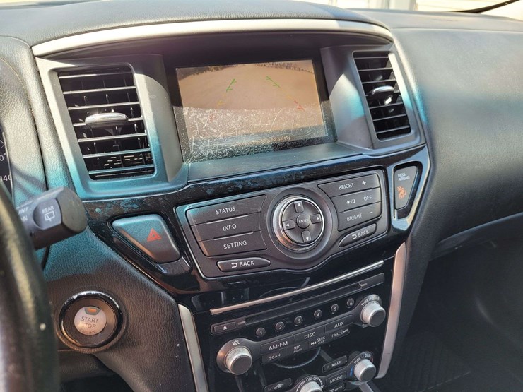 2013-nissan-pathfinder-image-17