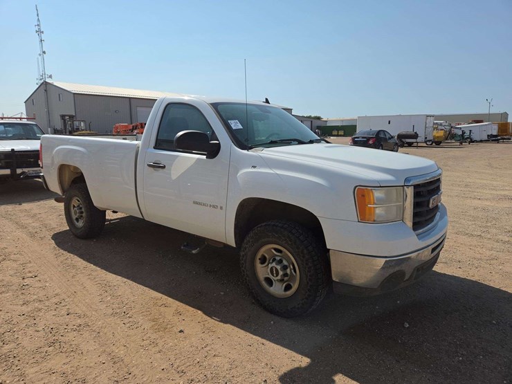 2009-gmc-sierra-2500hd-image-2