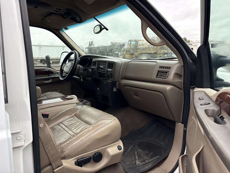 2001-ford-excursion-image-16