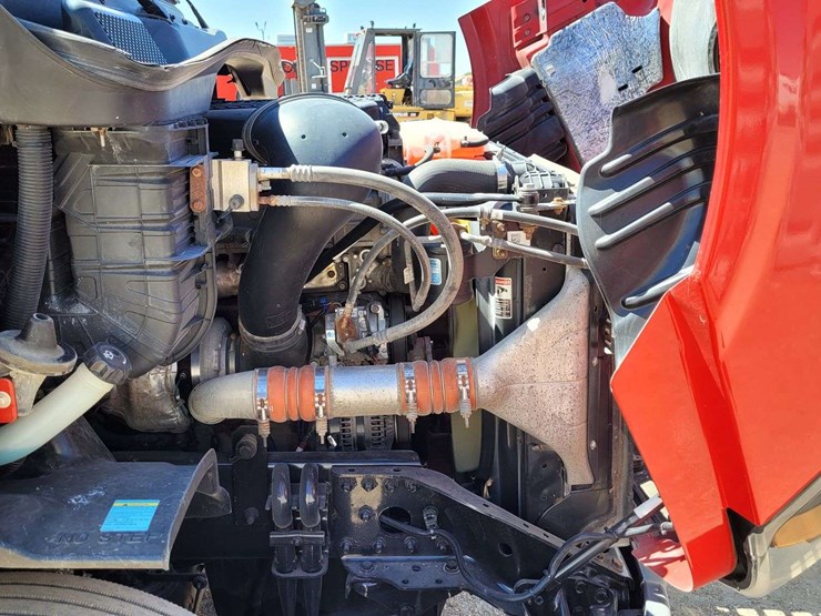 2019-freightliner-cascadia-113-image-18