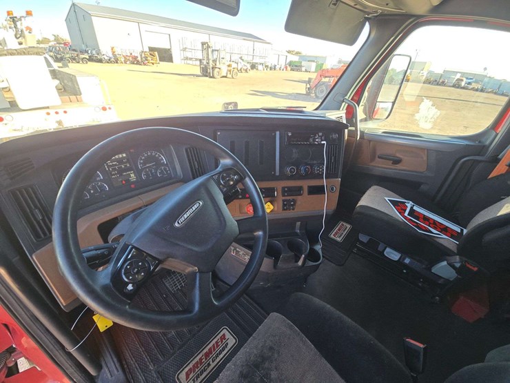 2019-freightliner-cascadia-123-sleeper-cab-truck-tractor-image-21