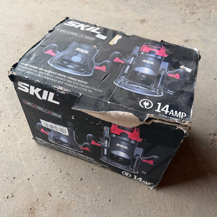 #2013 • 14 AMP SKIL PLUNGE AND FIXED BASE DIGITAL CORDED ROUTER