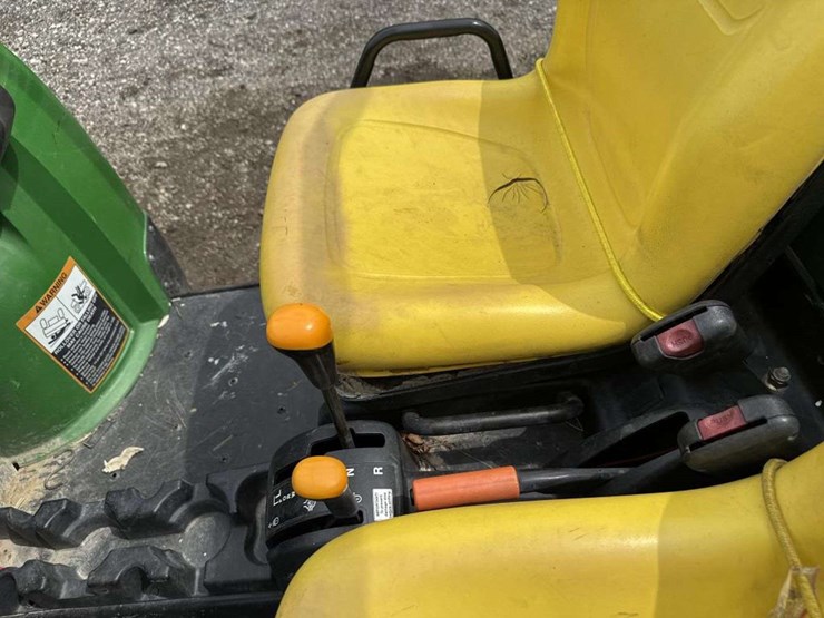 john-deere-gator-image-9
