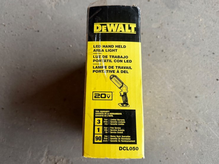 #2018-•-dewalt-20v-led-handheld-area-light-image-12