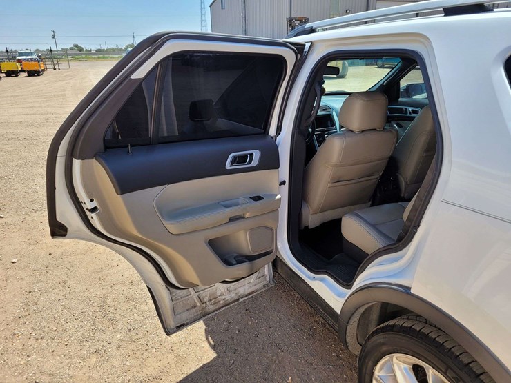 2012-ford-explorer-limited-image-11