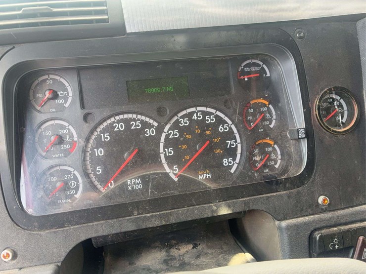 2009-freightliner-cascadia-125-image-39