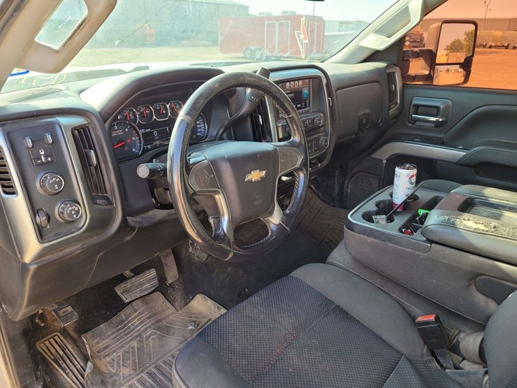 2017-chevrolet-silverado-2500-lt-image-14