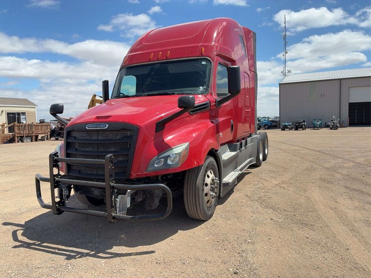 2019-freightliner-cascadia-123-sleeper-cab-truck-tractor-image-1