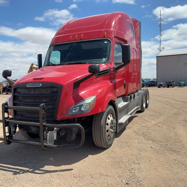 2019 Freightliner Cascadia 123 Sleeper Cab Truck Tractor