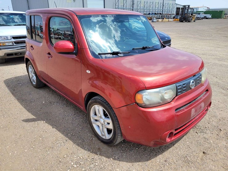 2010-nissan-cube-image-2
