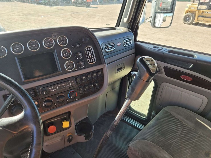 2014-peterbilt-386-image-17