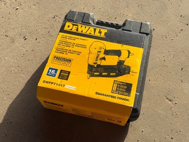 #2027-•-dewalt-16-gauge-finish-nailer-image-1