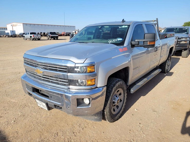 2017-chevrolet-silverado-2500-lt-image-1