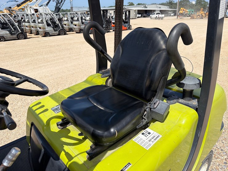 #2073-•-clark-forklift-image-6
