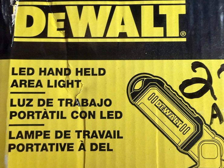#2018-•-dewalt-20v-led-handheld-area-light-image-3