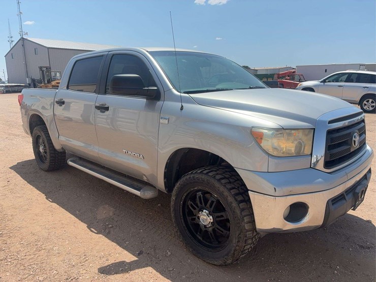 2010-toyota-tundra-image-2