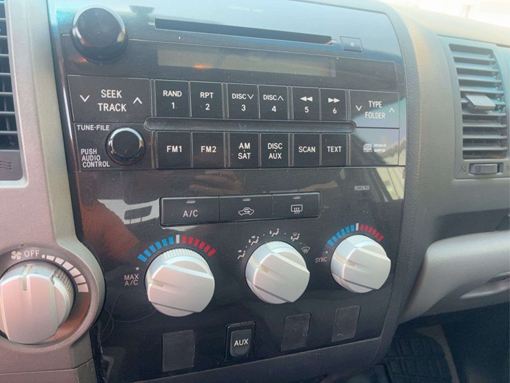 2010-toyota-tundra-image-28